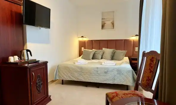 Doppelzimmer mit Zustellbett in Willa